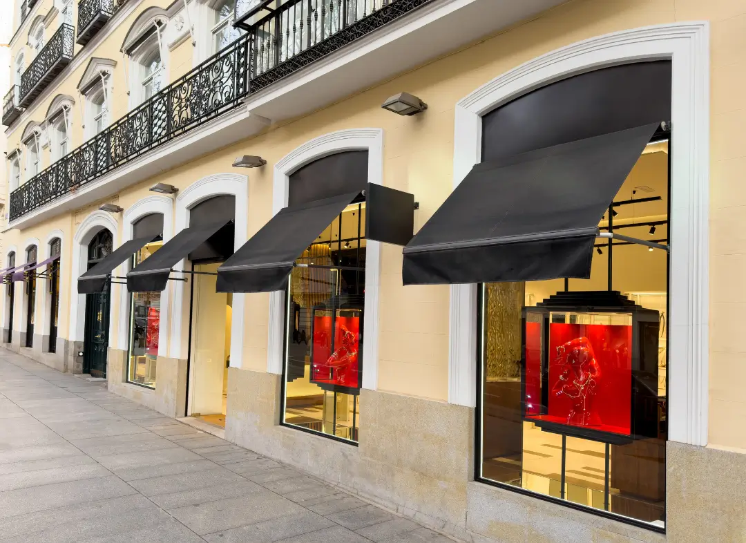 Façade vitrine de magasin en aluminium sur mesure à Schiltigheim